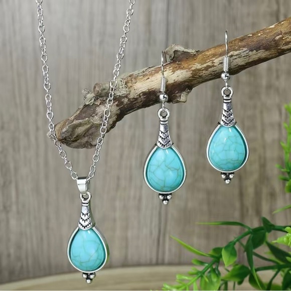 🆕❗️ NWOT ❗️Vintage Style Women's Earrings Necklace 3 Piece Antique Silver. - Picture 4 of 7